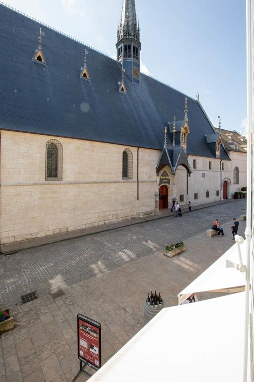 Le Pavean Beaune  Room photo